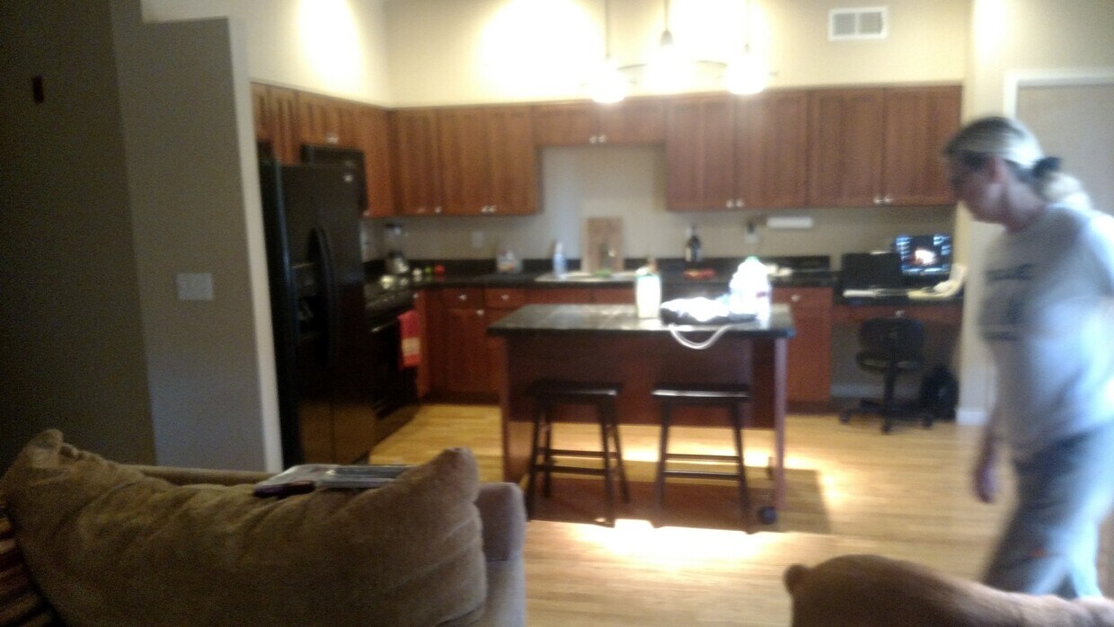 Foto del edificio - 1053 W Century Dr