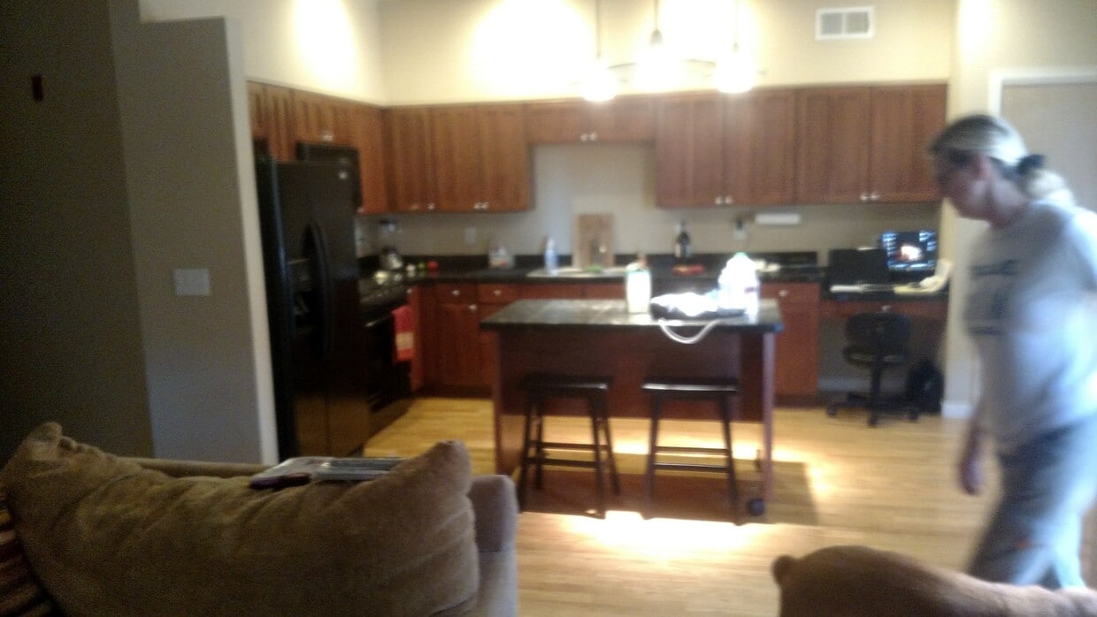 Building Photo - 1053 W Century Dr