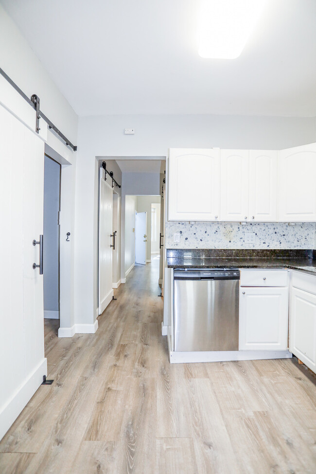 Foto del edificio - 3556 N Wilton Ave