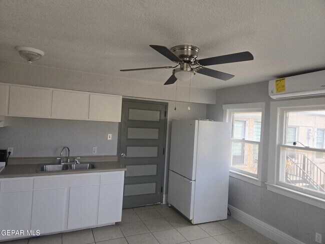 Foto del edificio - 515 W Missouri Ave