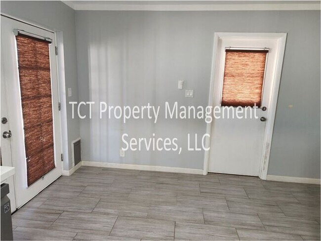 Building Photo - Charming Two Bedroom in Phoenix