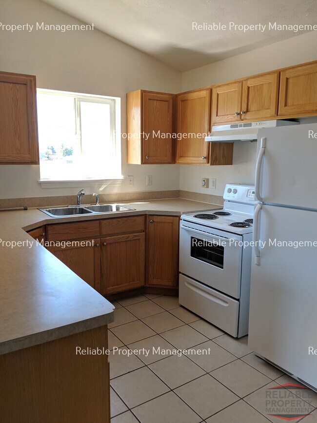 Foto del edificio - 685 John Adams Pky