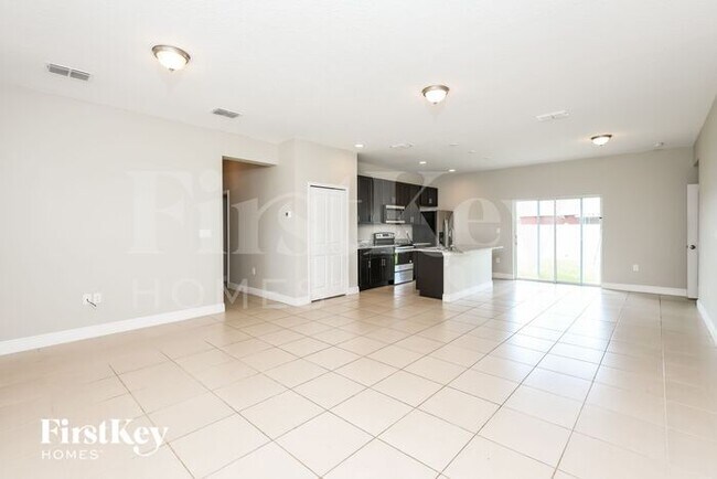 Building Photo - 667 Reindeer Dr