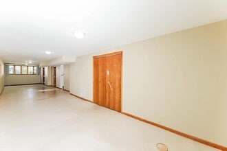 Building Photo - 10637 S Troy St