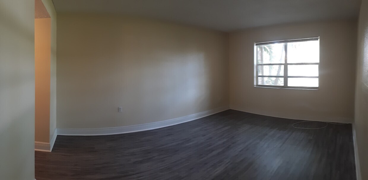 Dormitorio - 4215 N University Dr