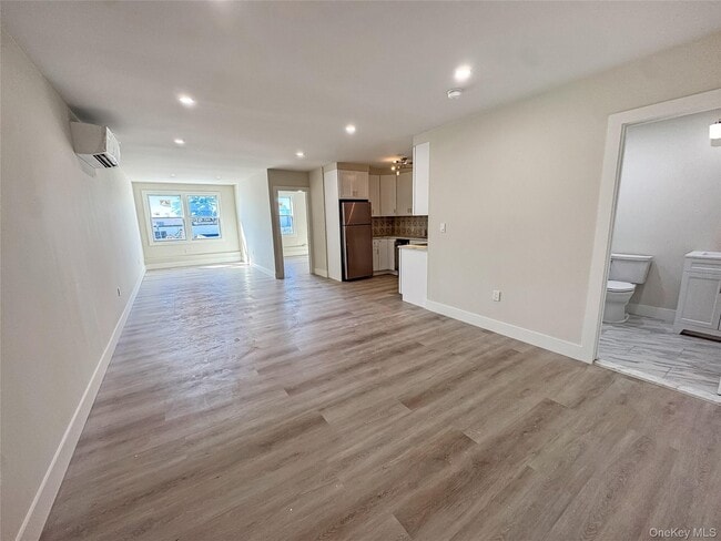 Building Photo - 110 Jericho Tpke