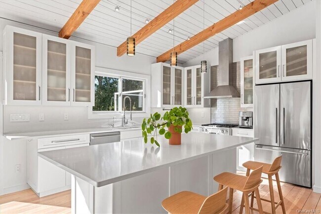 Foto del edificio - 210 Roses Grove Rd