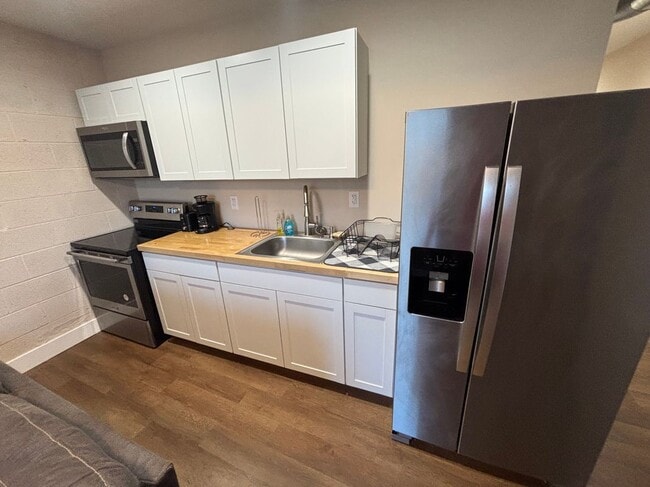 Building Photo - 637 Washington St Building Photo - 637 Washington St