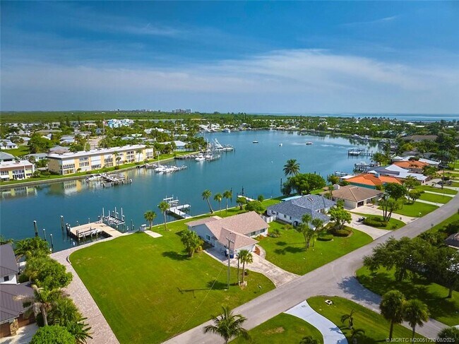 Foto del edificio - 1534 Thumb Point Dr