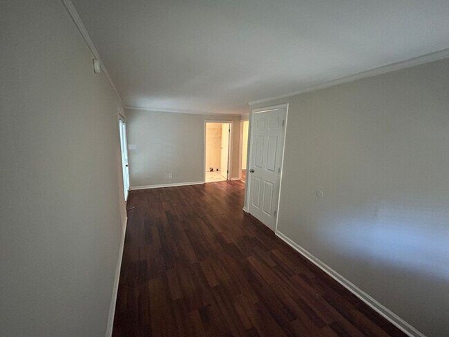 Foto del edificio - 217 Hilltop Rd