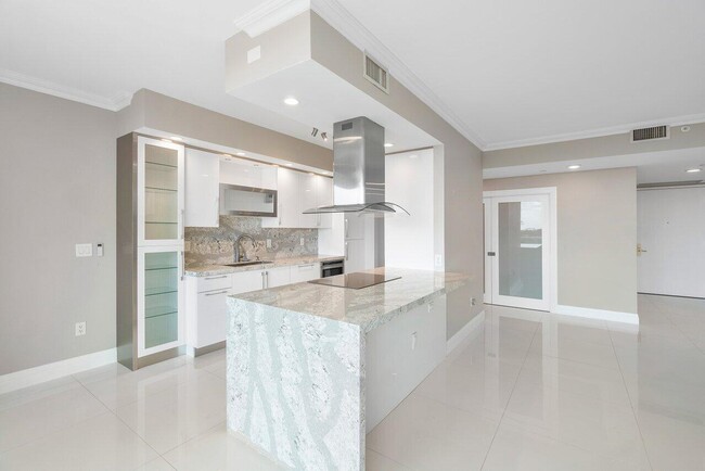 Building Photo - 500 SE Mizner Blvd