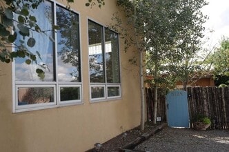 Building Photo - 812A Cll Saragosa