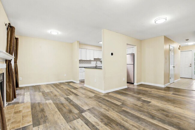 Building Photo - Spacious 2-Bedroom Townhome in Andorra Woods | Finished Living Space, Storage & Prime Location