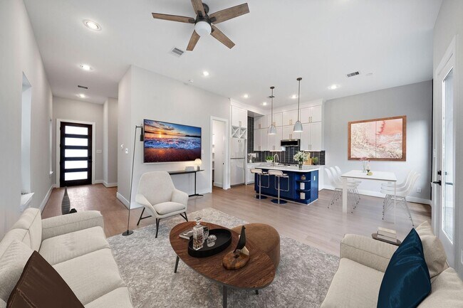 Building Photo - 8414 Vogue Ln