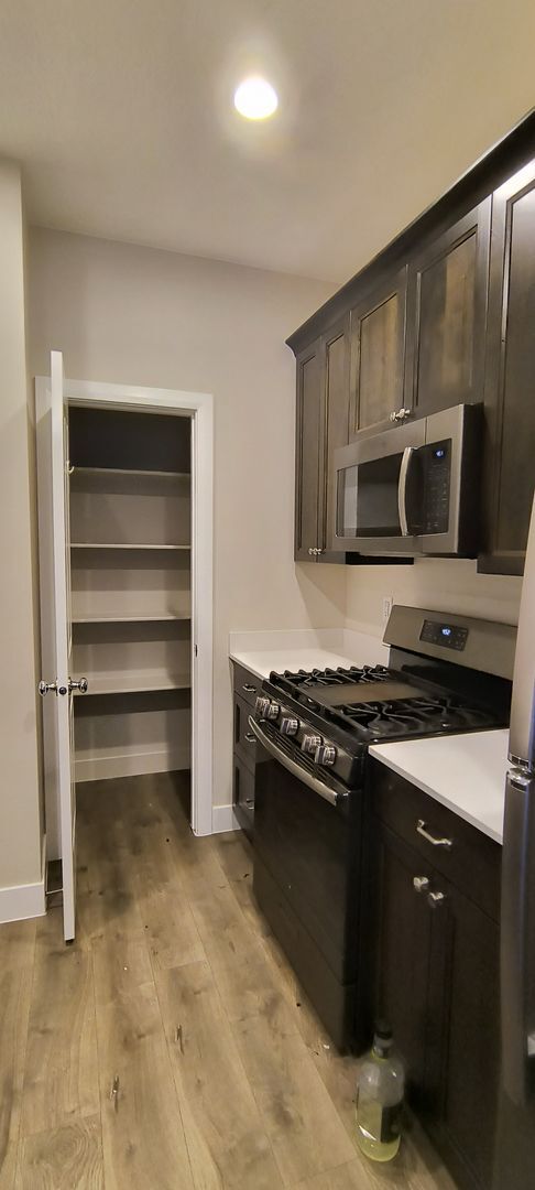 Foto del edificio - 3 Bedroom 3 Bathroom 2 Car Garage Townhome For rent.