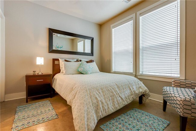 Foto del edificio - 4830 Cedar Springs Rd