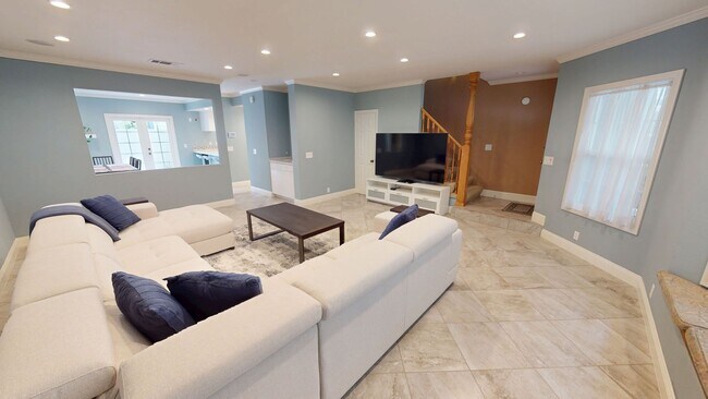 Foto del edificio - Great LOCATION | Close to Orange Ave & Beach