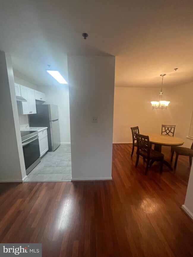 Foto del edificio - 512 Ashton Ln