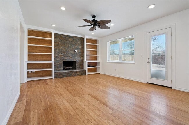 Building Photo - 1100 S Avery Dr