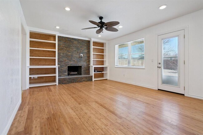 Foto del edificio - 1100 S Avery Dr