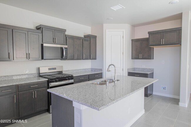 Foto del edificio - 5017 Sand Strm Rd