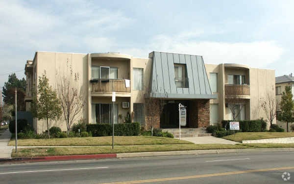 Primary Photo - 4850 Whitsett Ave