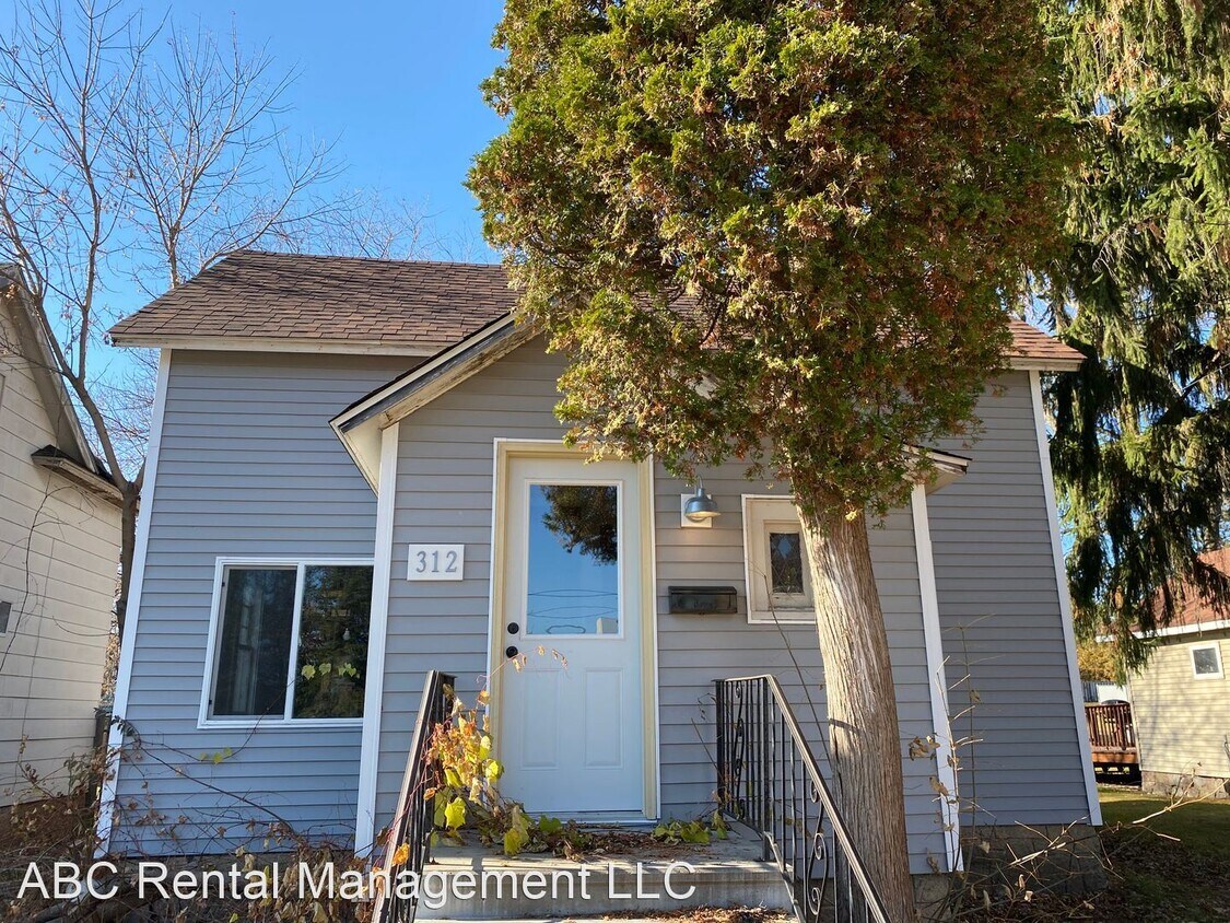 312 Superior St, Antigo, WI 54409 House Rental in Antigo, WI