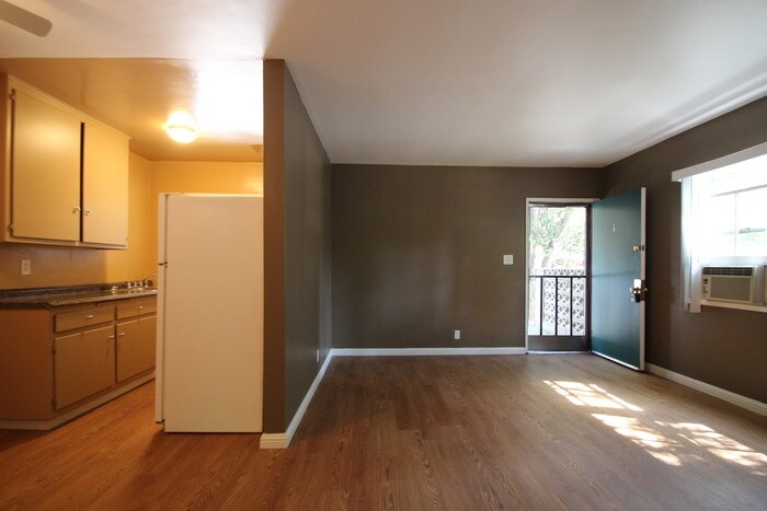 Primary Photo - 183 N Chester Ave