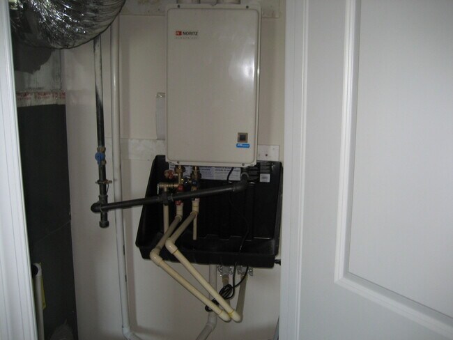 Foto del edificio - 360 Spring Hill Pl