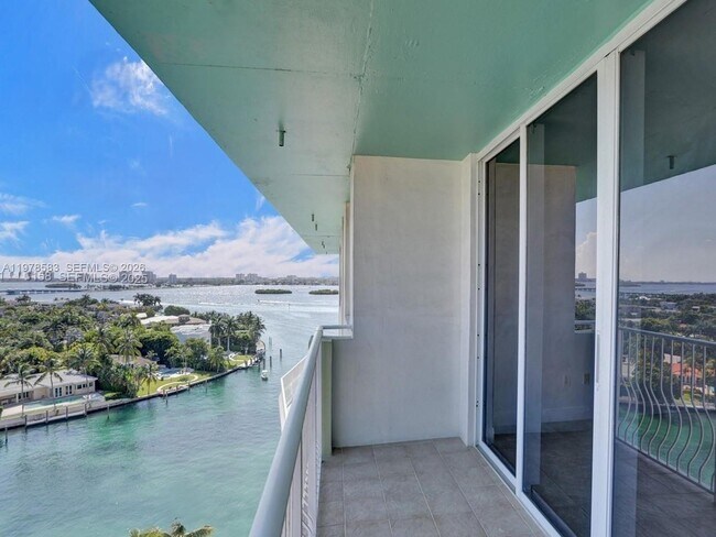 Building Photo - 10350 W Bay Harbor Dr