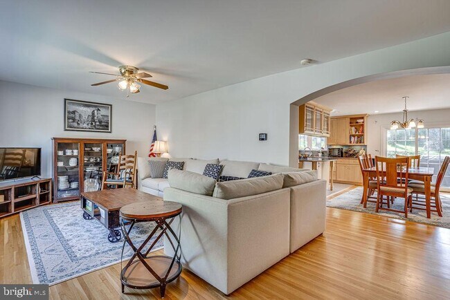 Foto del edificio - 8317 Harland Dr