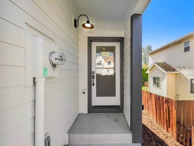 Building Photo - 5856 SE 18th St