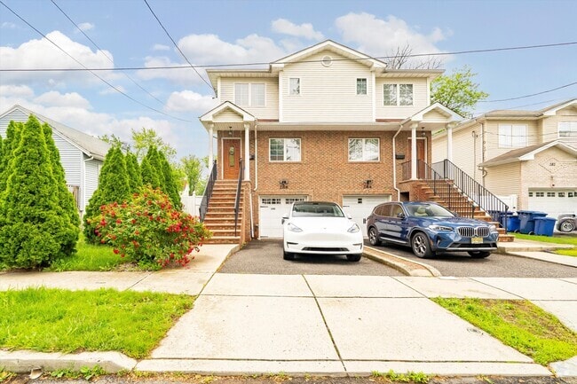 Building Photo - 286 James St