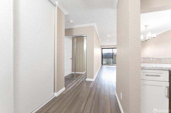 Foto del edificio - "Charming 1-Bed, 1-Bath Condo at 13700 San...