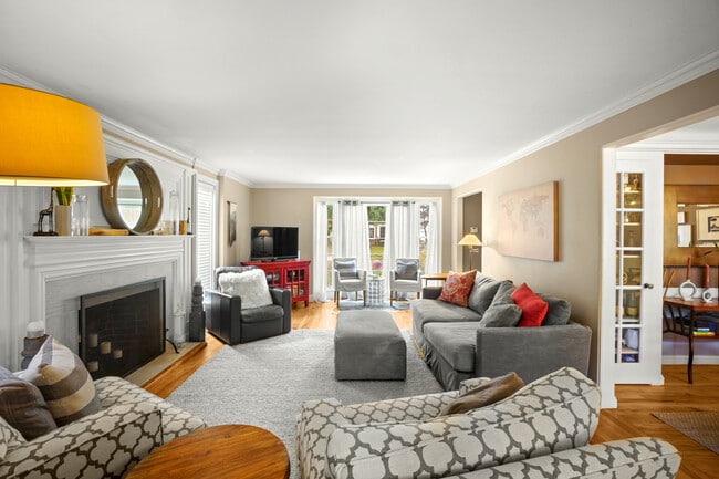 Living Room - 3715 Traynham Rd