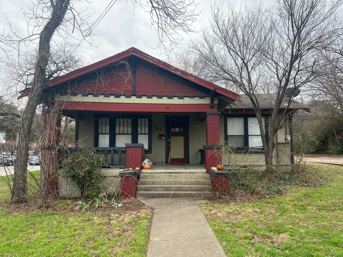 Foto principal - 3 Bed 2 Bath Home - Walking Distance to UNT!