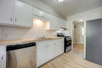 Building Photo - 601 S 16th St