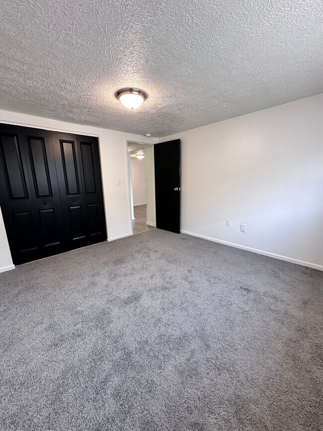 Foto del edificio - Now Pre-leasing!! 2-Bedroom in Jefferson T...