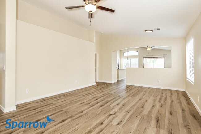 Foto del edificio - 14616 N 148TH Avenue