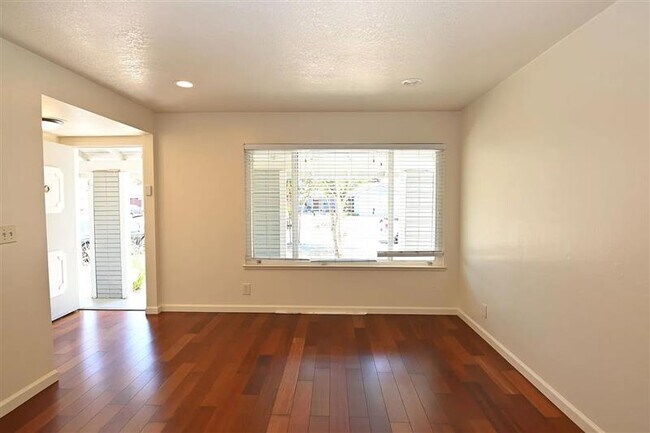 Building Photo - Recently updated 3 bedroom, 2 bath