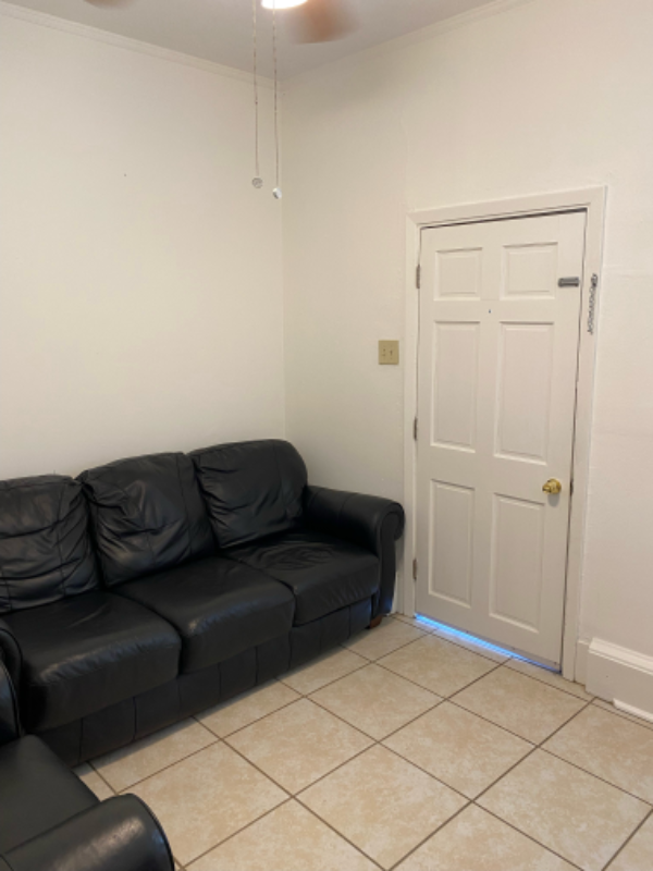 Foto del edificio - 242.5 Nursery Ave