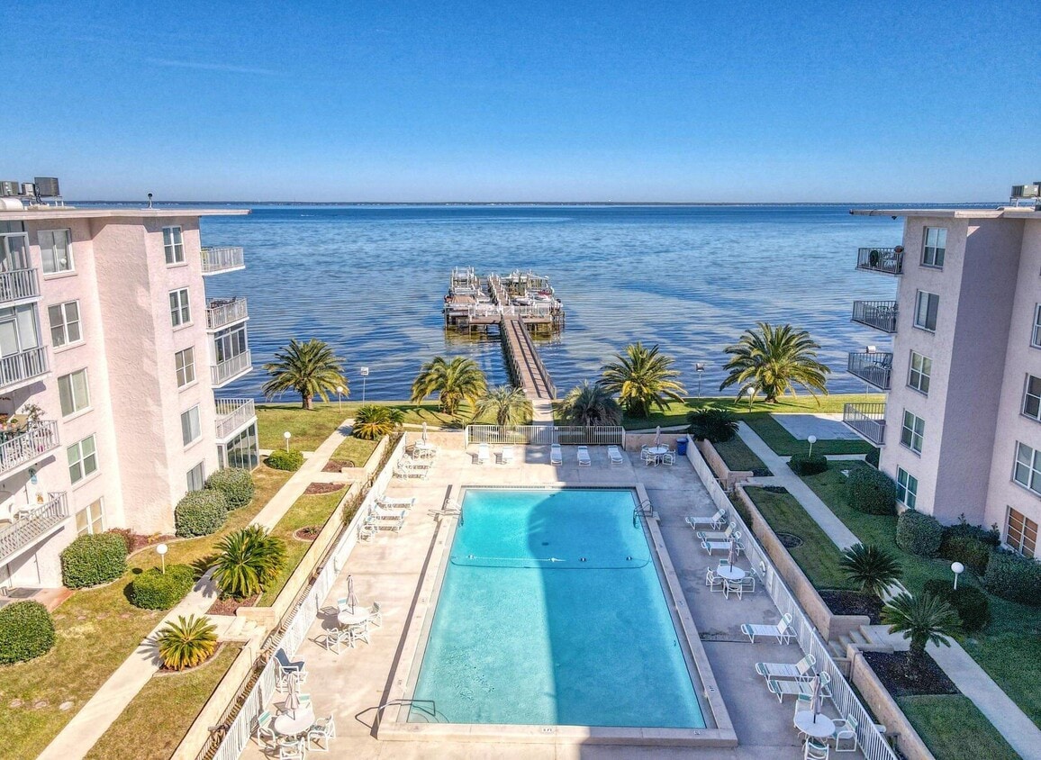 3857 Indian Trail Unit 409, Destin, FL 32541 Room for Rent in Destin