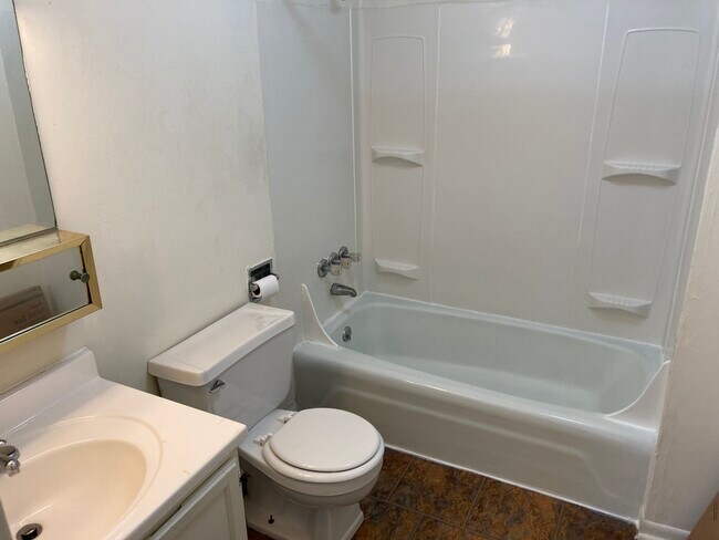 Foto del edificio - 1510 Burcham Dr