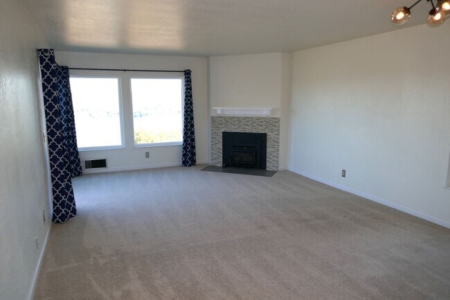 Foto del edificio - ONE LEVEL TOP-UNIT CONDO IN HEADLANDS WITH STUNNING BAY VIEWS