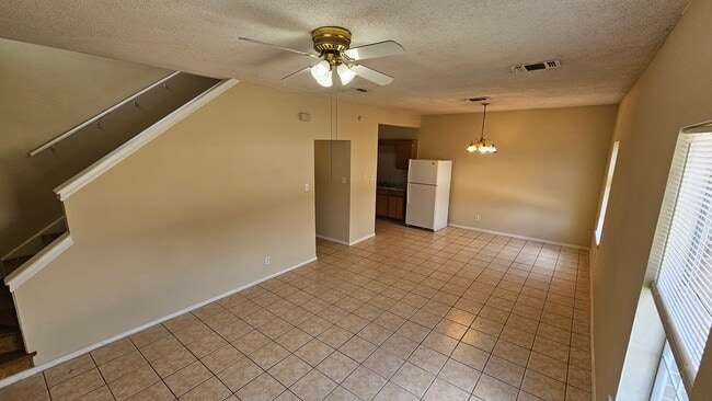 Main living area - 7838 New World