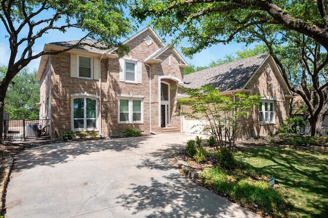 Building Photo - 2029 Primrose Dr