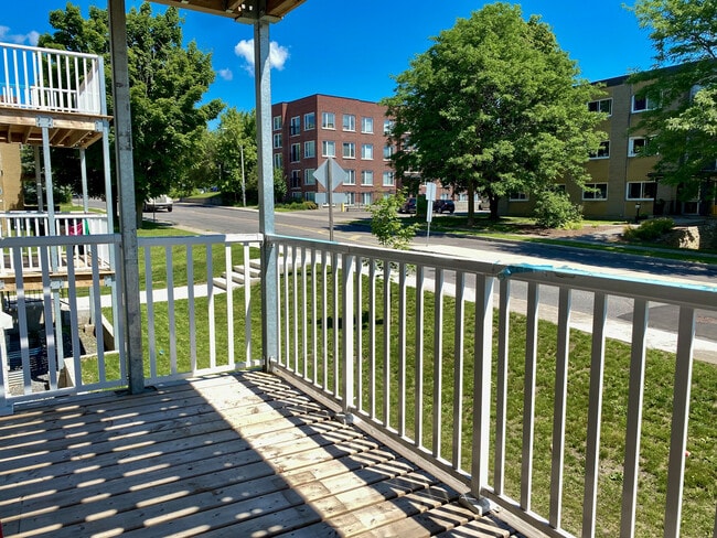 Photo du bâtiment - 630 Cummings Ave