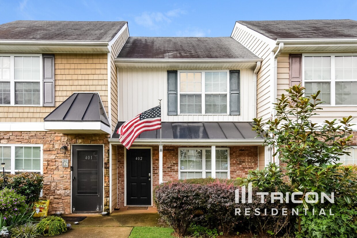 402 W I Parkway Dallas GA Townhome Rentals in Dallas GA