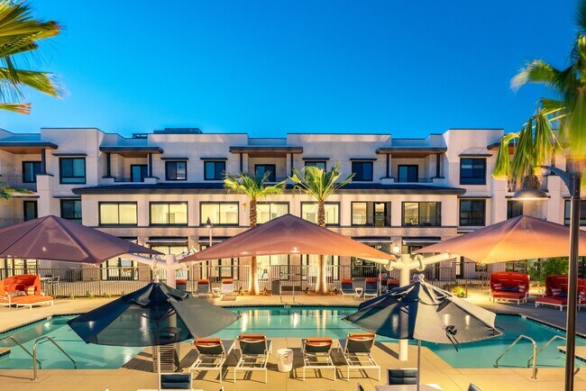 Foto del edificio - Everleigh Palm Desert 55+ Active Adult Apartment Homes