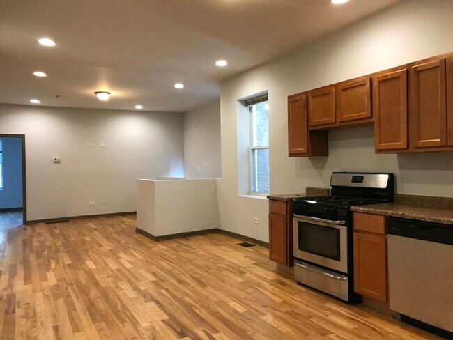 Foto del edificio - 1364 N Hamlin Ave